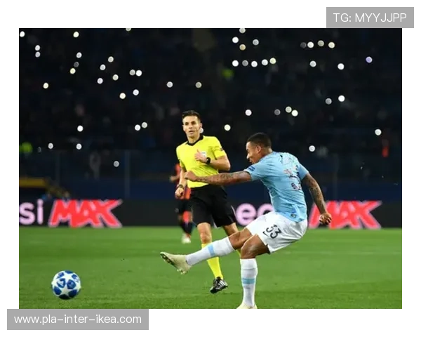 内马尔半场狂奔打破进球荒单刀轻松破门后尽情舞动庆祝